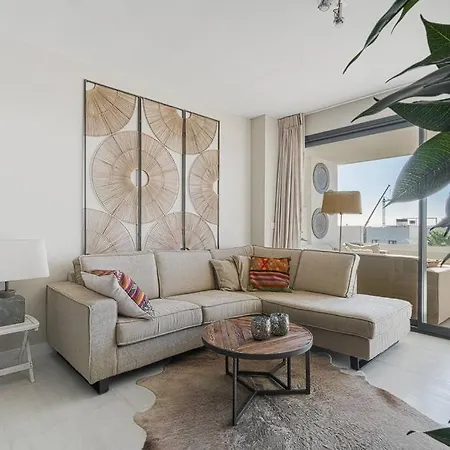 Eclectic 3bd Beach At Walking Distance Apartment *