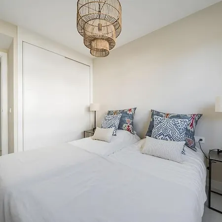 Eclectic 3bd Beach At Walking Distance Apartment