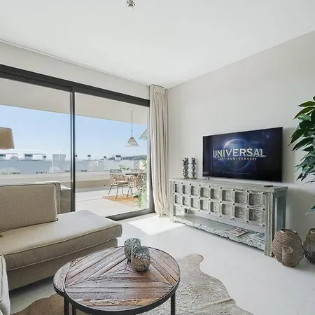 Eclectic 3bd Beach At Walking Distance Apartment