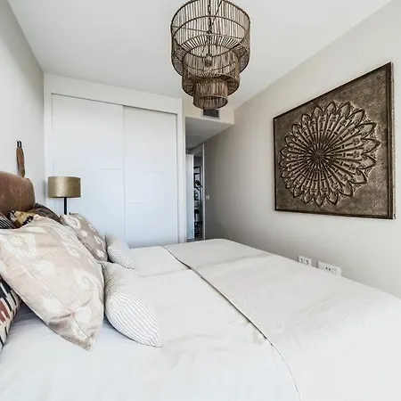 Eclectic 3bd Beach At Walking Distance Apartment